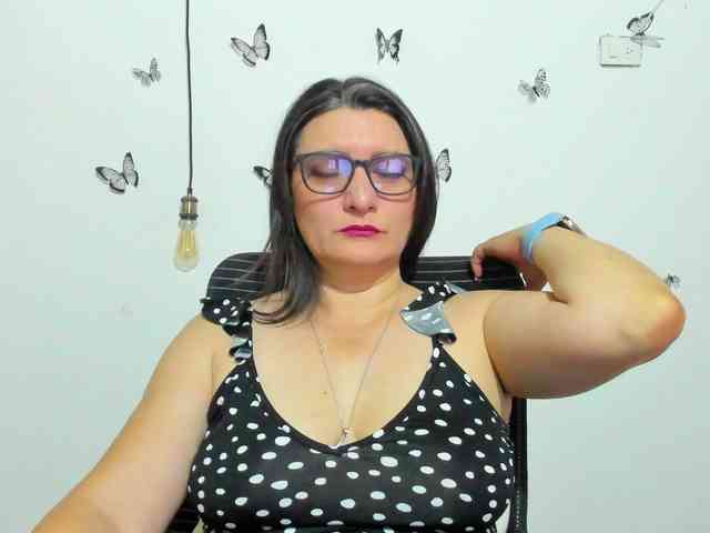 Amie-Adams82 webcam