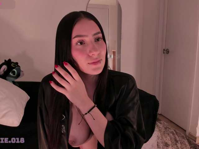 Lexie-red live cam on BongaCams