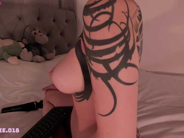 Lexie-red live cam on BongaCams