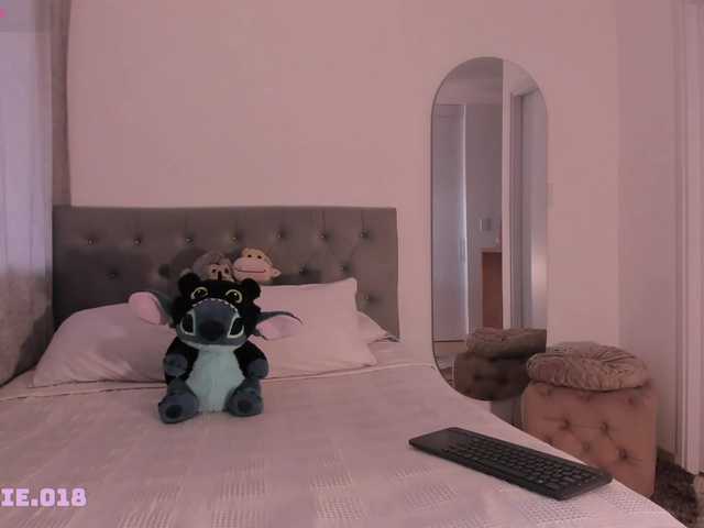 Lexie-red live cam on BongaCams