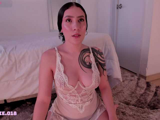 Lexie-red live cam on BongaCams