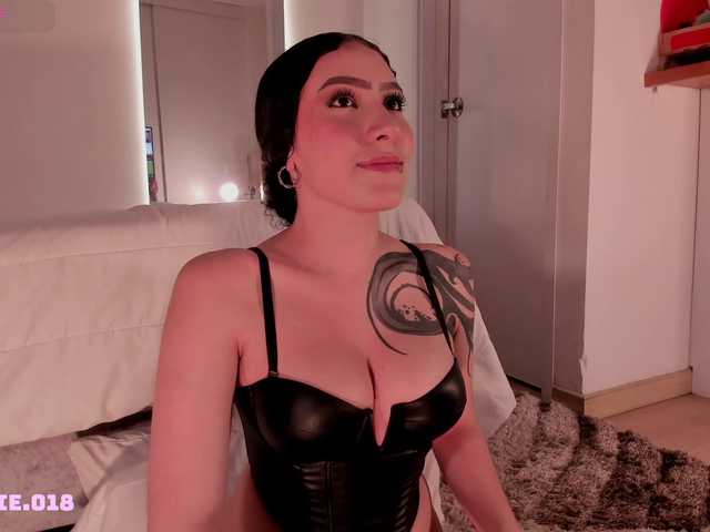 Lexie-red live cam on BongaCams