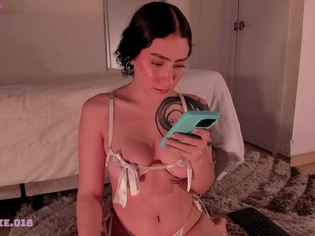 Lexie-red live cam on BongaCams
