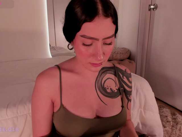 Lexie-red live cam on BongaCams