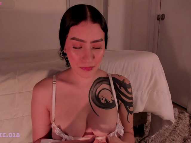 Lexie-red live cam on BongaCams
