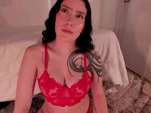 Lexie-red