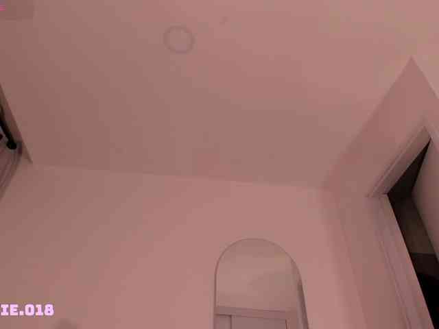 Lexie-red webcam