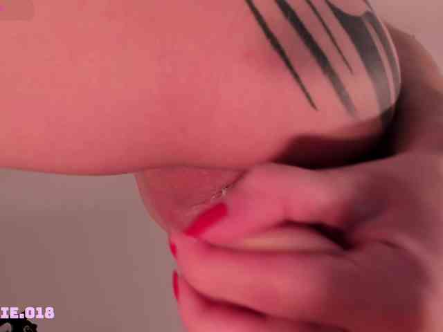 Lexie-red webcam