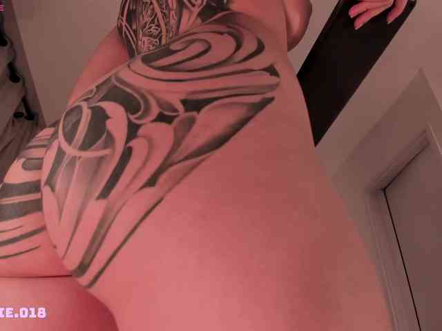 Lexie-red