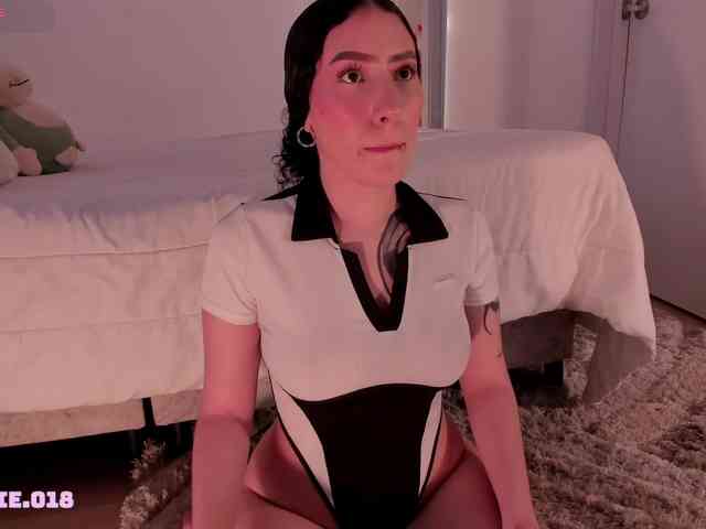 Lexie-red webcam