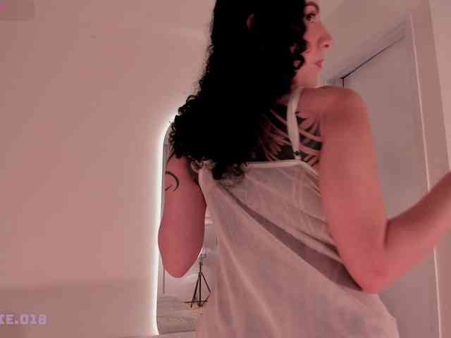 Lexie-red