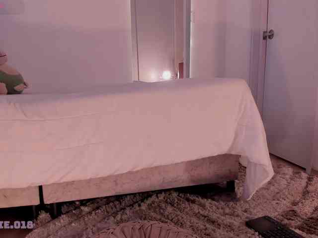 Lexie-red webcam