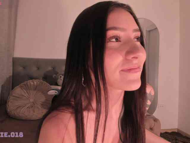 Lexie-red