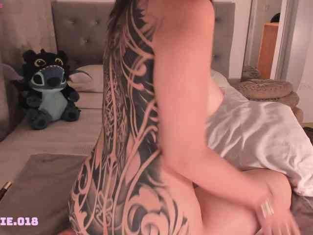 Lexie-red