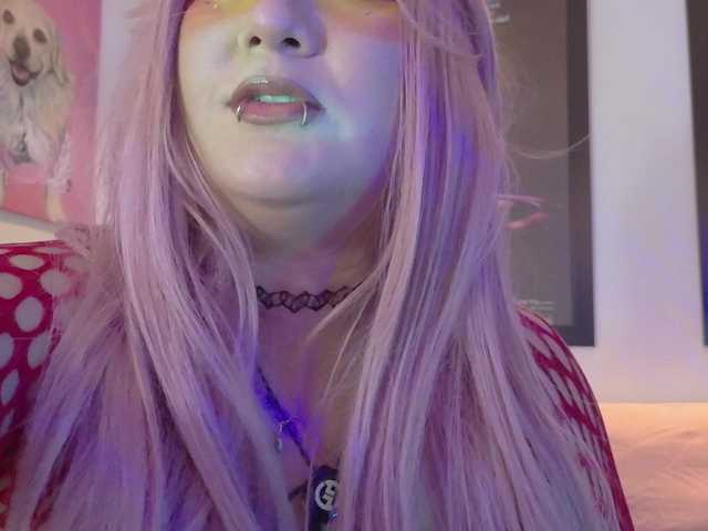 valkiriamoore live cam on BongaCams