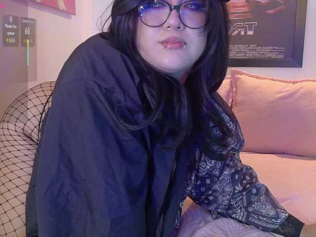 valkiriamoore live cam on BongaCams