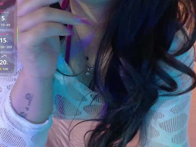 valkiriamoore live cam on BongaCams