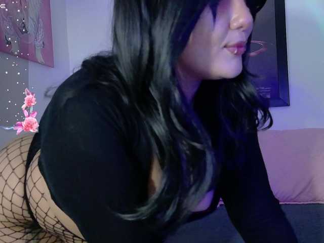 valkiriamoore live cam on BongaCams