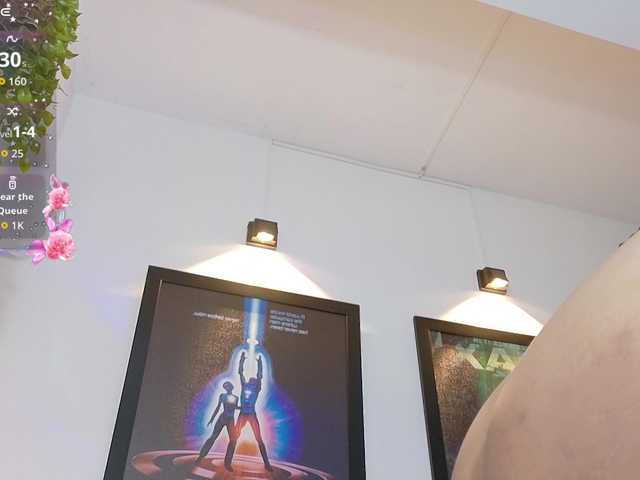 valkiriamoore live cam on BongaCams