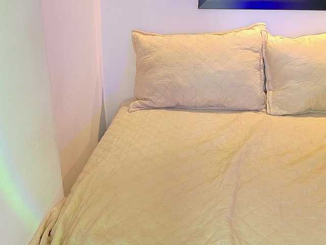 valkiriamoore live cam on BongaCams