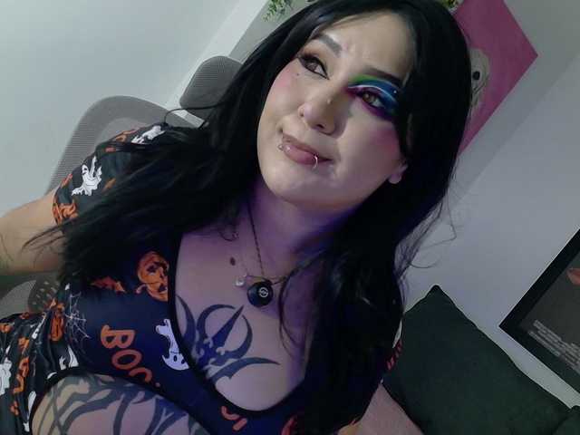 valkiriamoore live cam on BongaCams