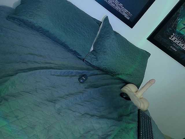 valkiriamoore live cam on BongaCams
