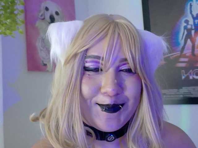 valkiriamoore live cam on BongaCams