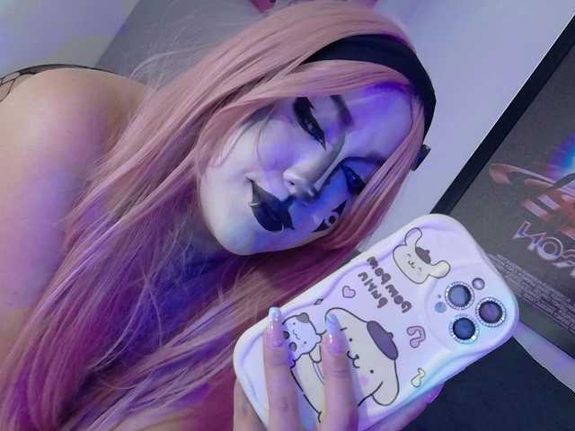 valkiriamoore live cam on BongaCams