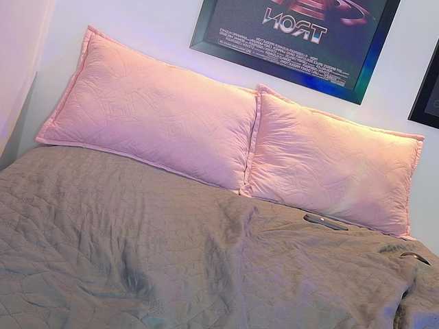 Chat with valkiriamoore live cam