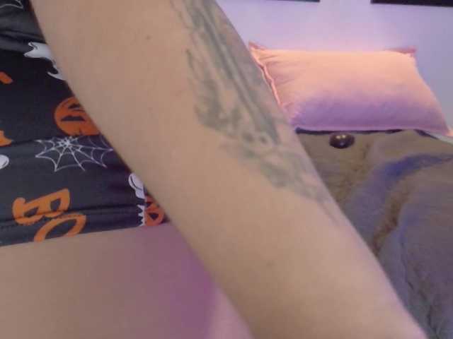 valkiriamoore live cam on BongaCams