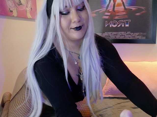 valkiriamoore live cam on BongaCams