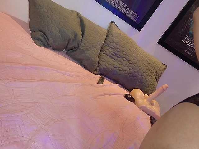 valkiriamoore live cam on BongaCams
