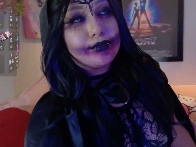 valkiriamoore live cam on BongaCams