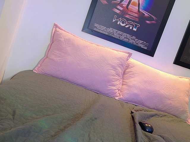 valkiriamoore live cam on BongaCams