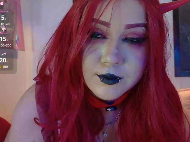 valkiriamoore live cam on BongaCams