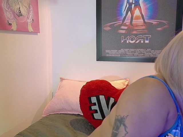 valkiriamoore live cam on BongaCams