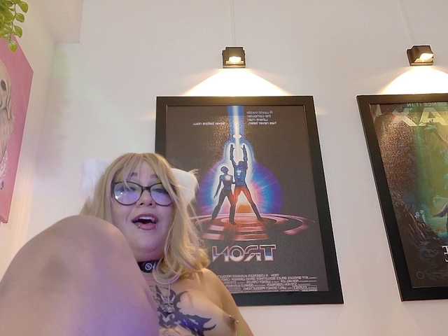 valkiriamoore live cam on BongaCams