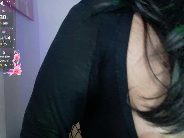 valkiriamoore live cam on BongaCams
