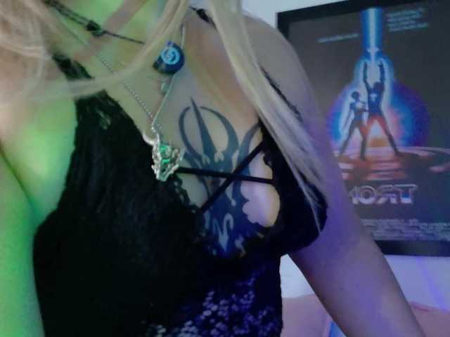 valkiriamoore live cam on BongaCams