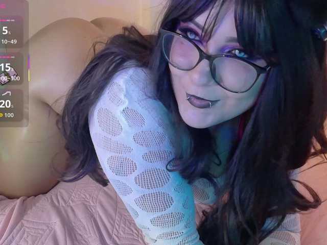 valkiriamoore live cam preview