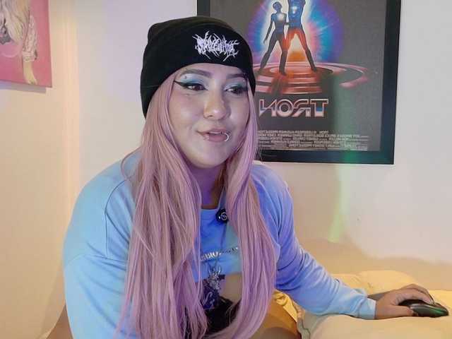 valkiriamoore live cam on BongaCams
