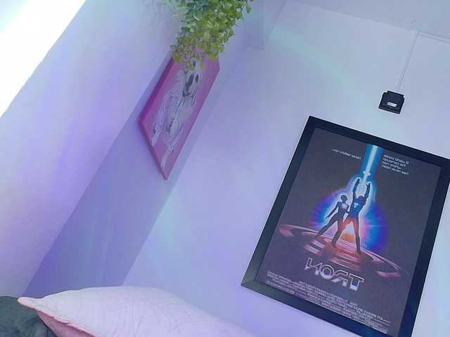 valkiriamoore live cam on BongaCams