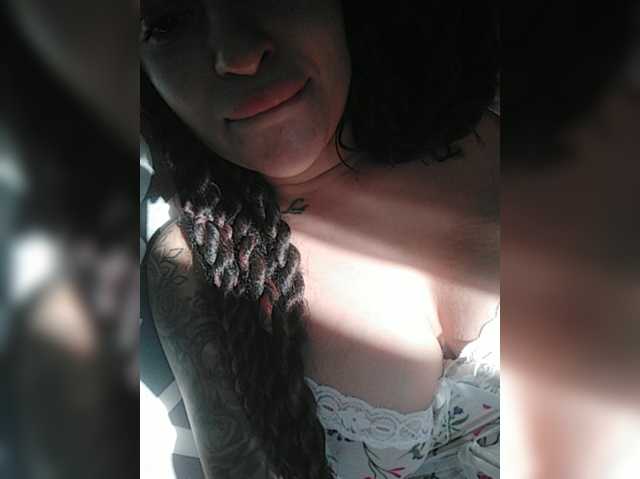 miss-l0ve, live now on BongaCams