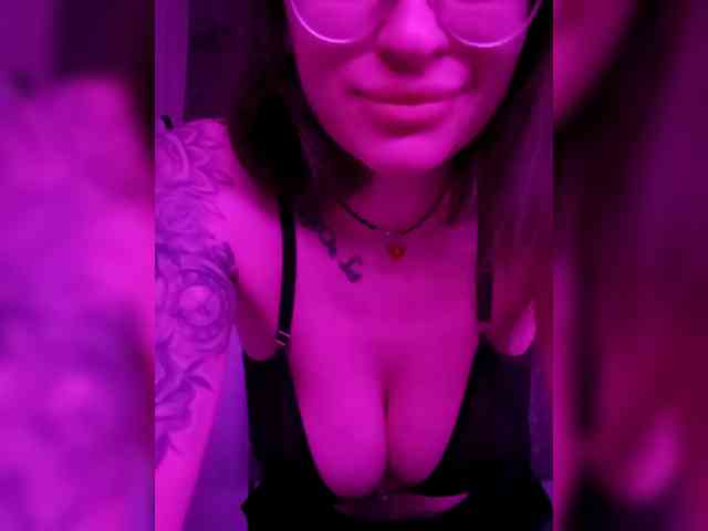 miss-l0ve Live Webcam on BongaCams