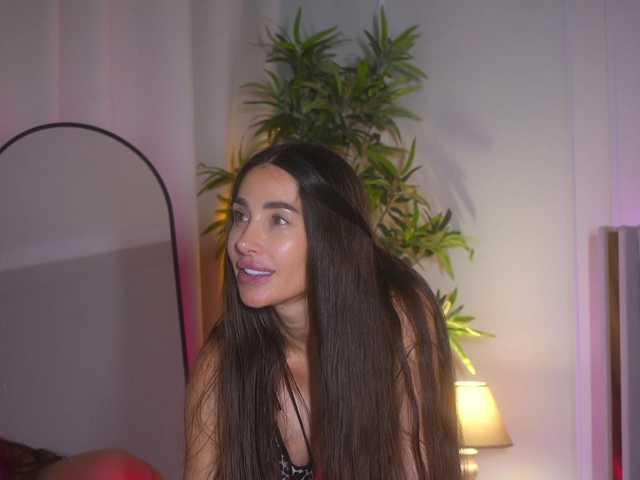 MiriamFoxx live cam on BongaCams