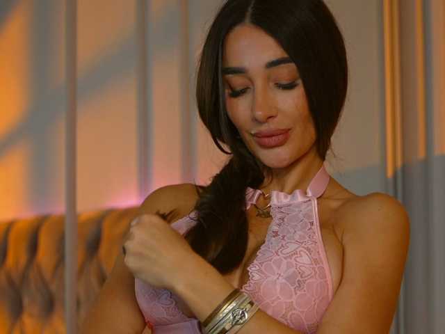 MiriamFoxx live cam on BongaCams