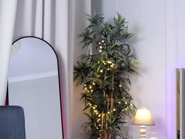 MiriamFoxx's BongaCams show and profile