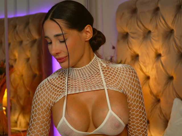 MiriamFoxx live cam on BongaCams