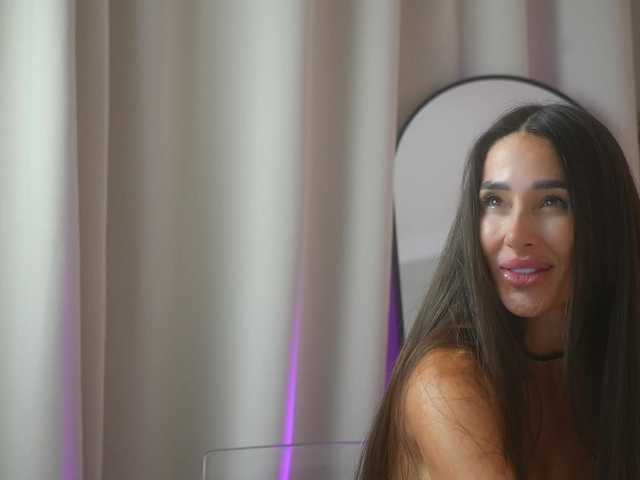 MiriamFoxx live cam on BongaCams