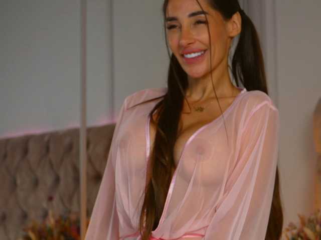 MiriamFoxx live cam on BongaCams